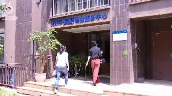 红星紫郡11家住户玻璃爆裂住户质疑质量差物管甩锅天气热