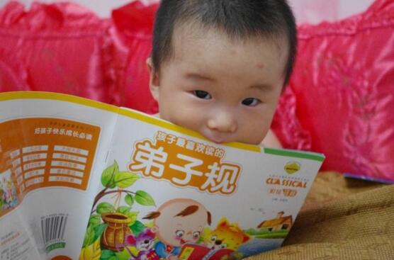 2岁男孩打退烧针后死亡，家长要注意，3个退烧方法孩子不可用