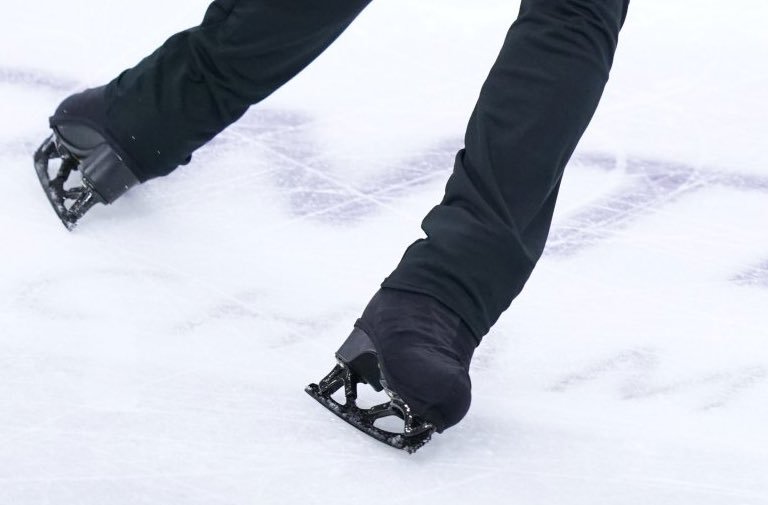 羽生结弦的绝美滑冰照片可保存,羽生结弦冰上唯美绘画