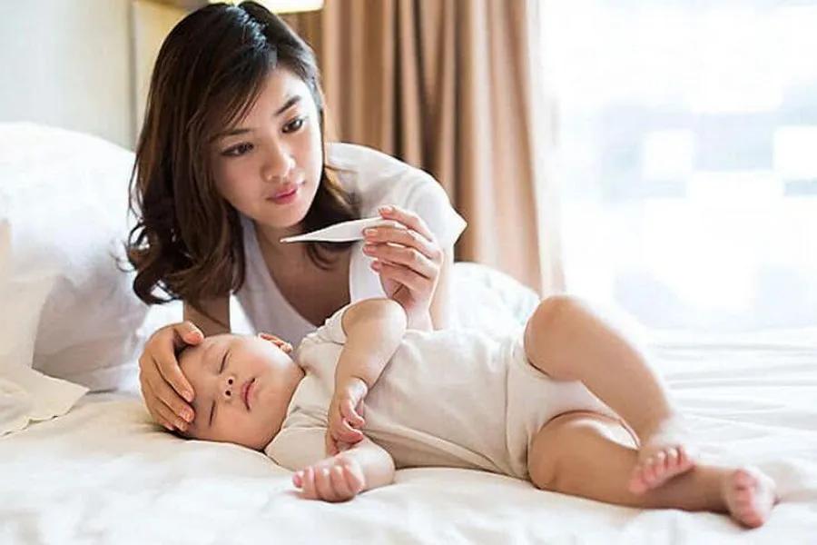 发烧需要居家观察几天,小孩突然发烧要怎么处理