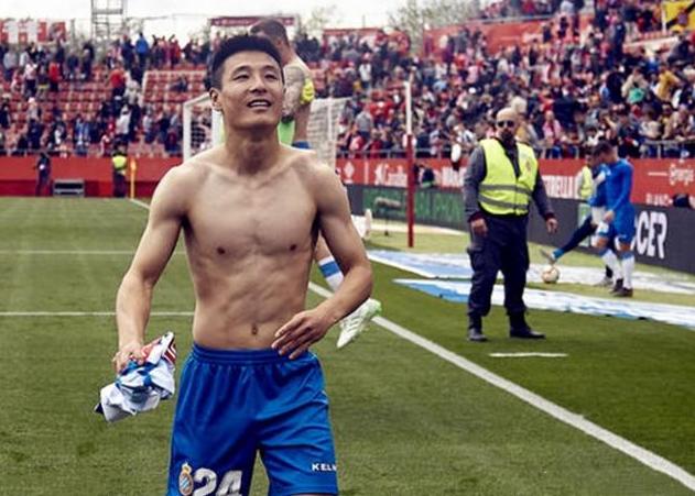 武磊脱衣庆祝,武磊在国足的精彩表现