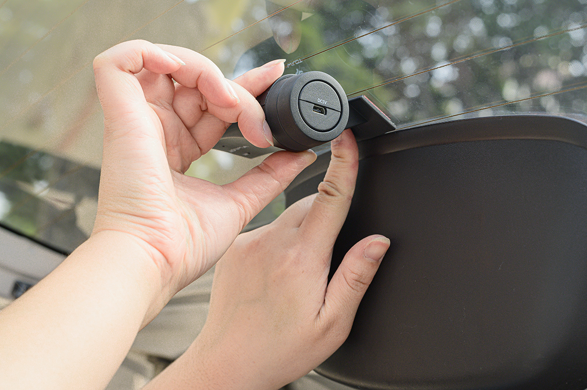 远离追尾纠纷，后视更专业，万鸥V5行车记录仪