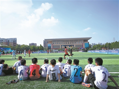 全国首批足球特色学校奖牌,全国青少年校园足球联赛河南大学