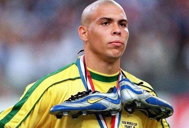 实况足球流水收入排行,8090的足球