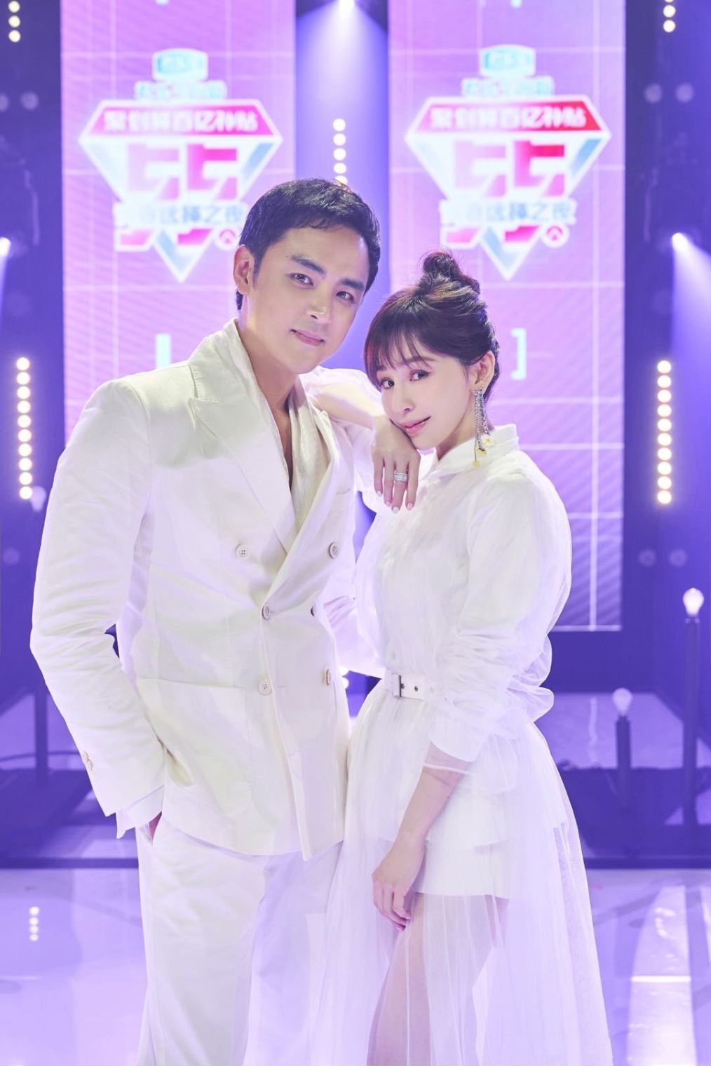 55盛典绝了,王心凌明道时隔16年合体,郎朗吉娜四手联弹燃爆全场