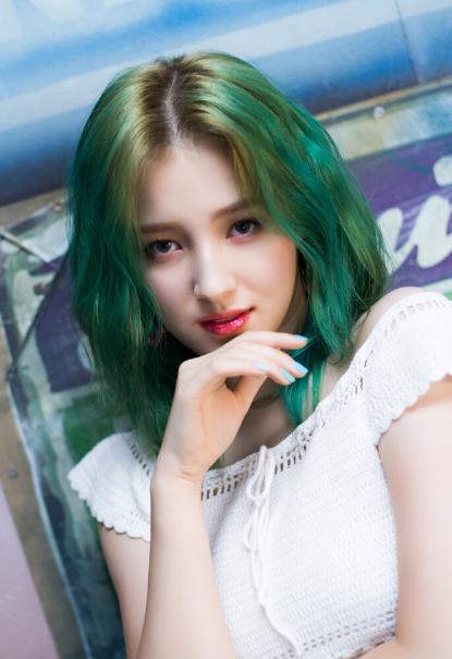 韩女团成员私密照遭泄露,21岁韩国女团偶像后台换衣被偷拍