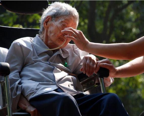 父母八旬还健在未必是好事,父母90还健在是件好事吗