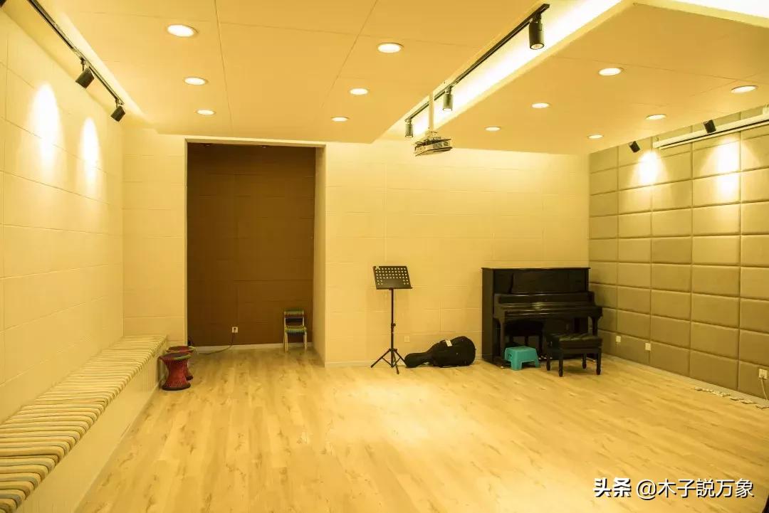 做了4年主持人、8年家庭主妇后，她从0开始成为CEO