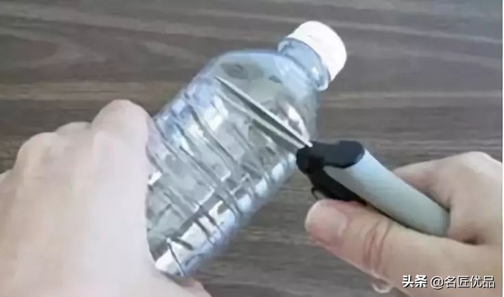 变废为宝矿泉水瓶手工制作机器人,废矿泉水瓶利用手工制作大全图片