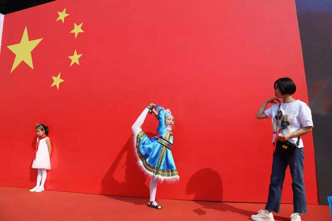 栉风沐雨七十载沧桑巨变铸辉煌,栉风沐雨一百年砥砺前行