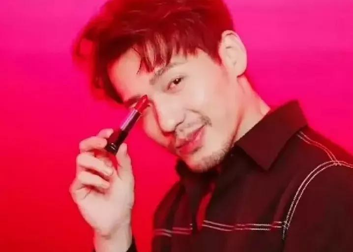 雅诗兰黛给张伟丽多少钱 (雅诗兰黛代言人张伟丽)