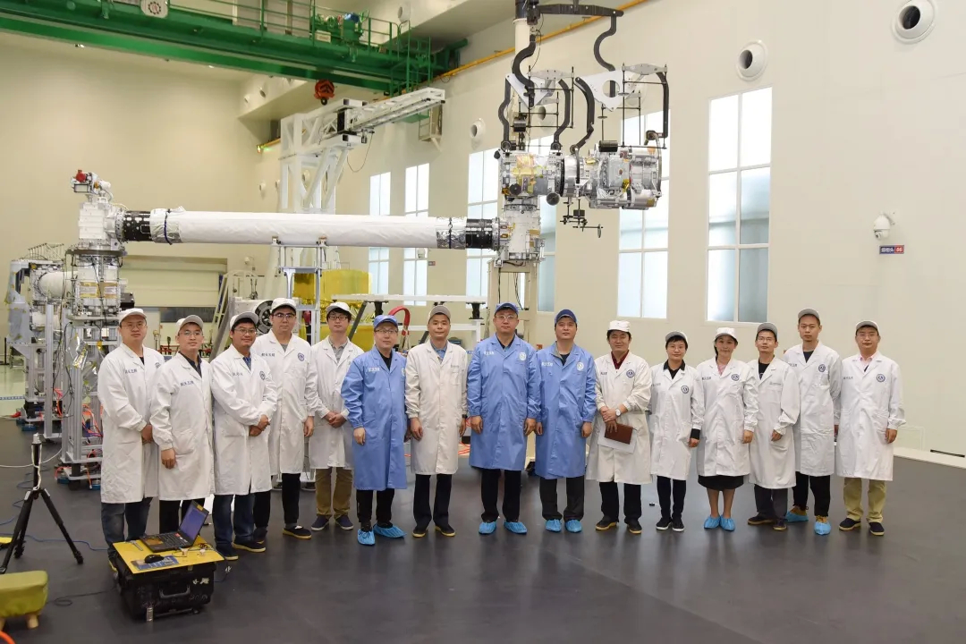 空间站机械臂拆卫星,空间站机械臂拆翅膀