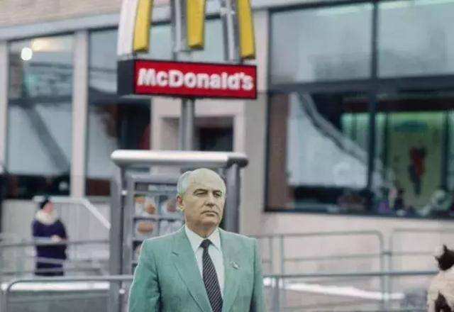 戈尔巴乔夫苏联解体事件,东欧剧变是由什么引起的