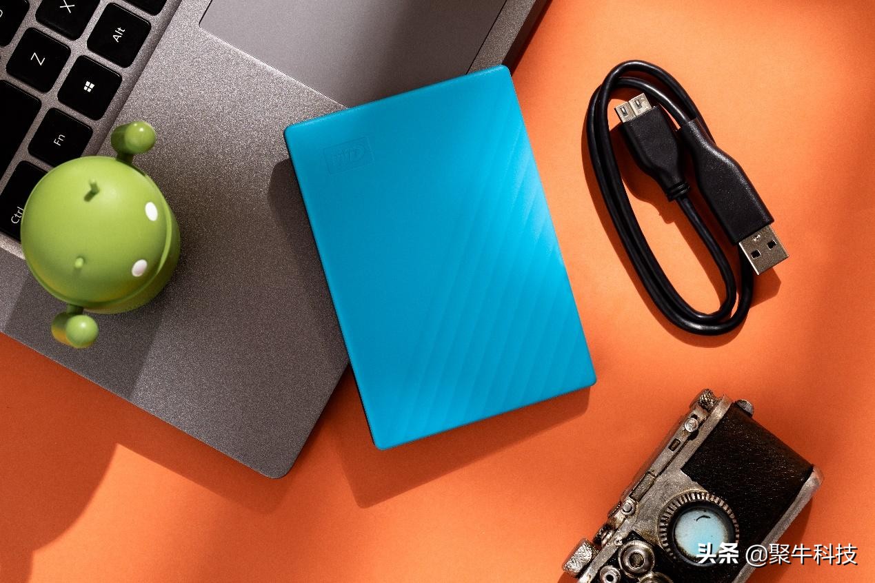 小巧的随身携带的固态硬盘,小巧方便携带的硬盘
