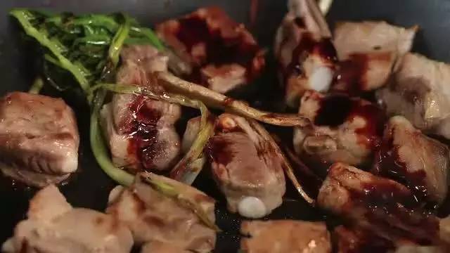 大厨教你在家做糖醋排骨简单易学,糖醋排骨烧得发苦肉质又硬怎么办