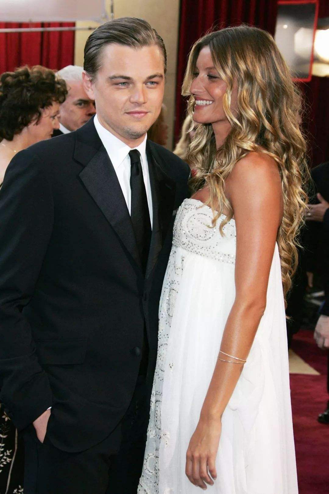 吉赛尔邦辰巅峰期走秀,吉赛尔邦辰走秀泳衣