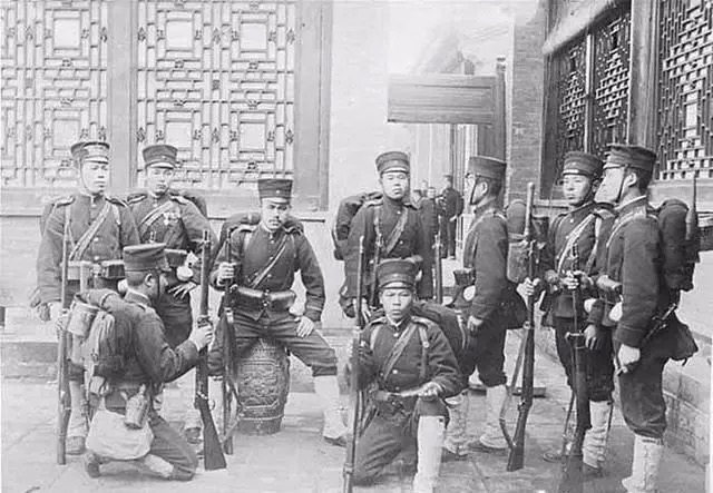 1900八国联军真实故事,1900八国联军攻占北京后如何退兵