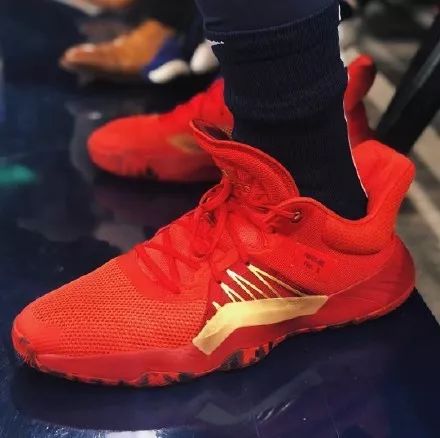 米切尔要求阿迪达斯出签名鞋,阿迪达斯米切尔最新款篮球鞋