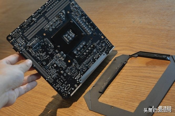 mini-ITX主板该怎么做成旗舰？来看看技嘉Z490IAORUSULTRA