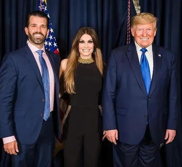揭秘特朗普的准儿媳 (特朗普夫人最新着装)