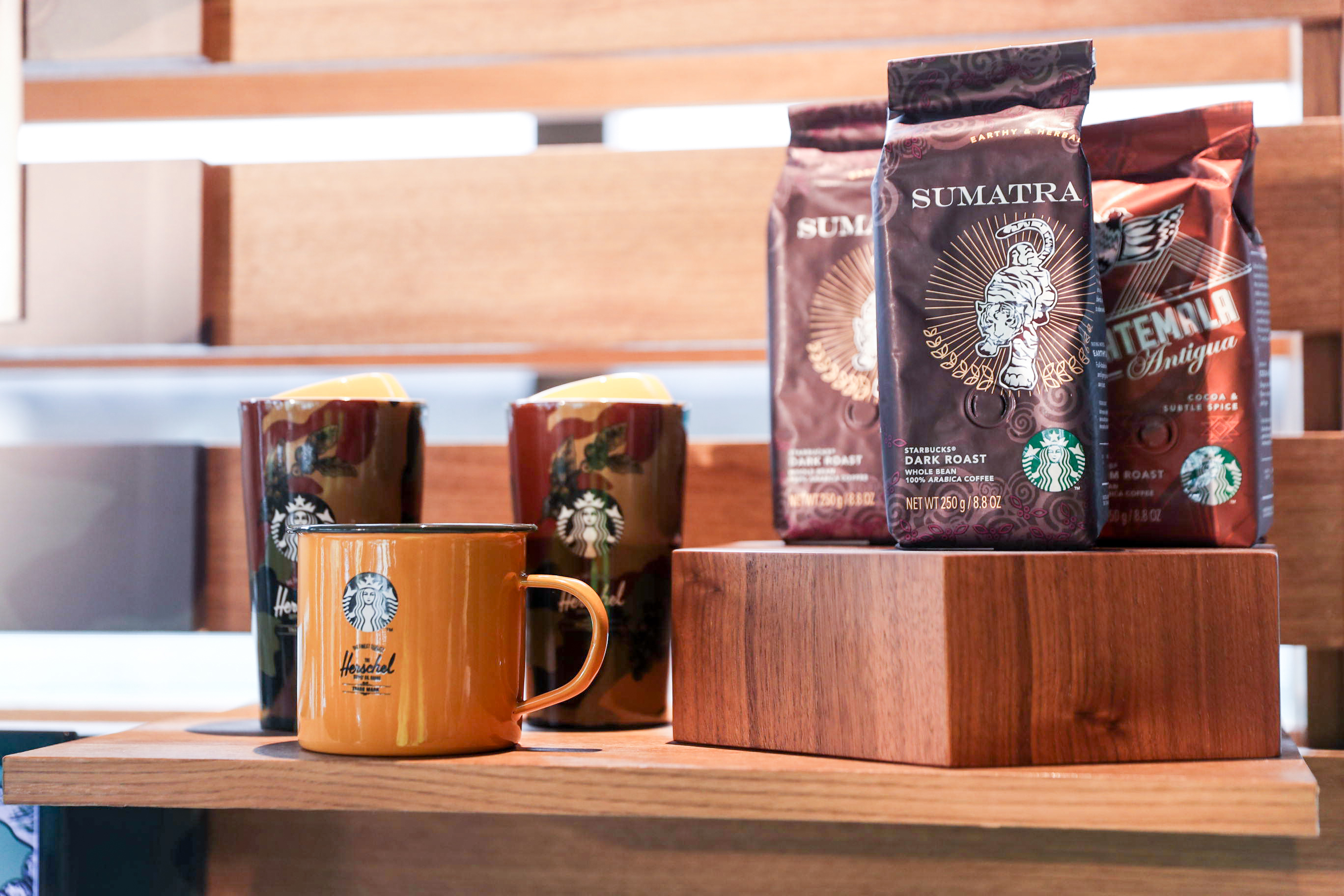 HerschelSupply携手星巴克中国呈献冬季特别合作系列