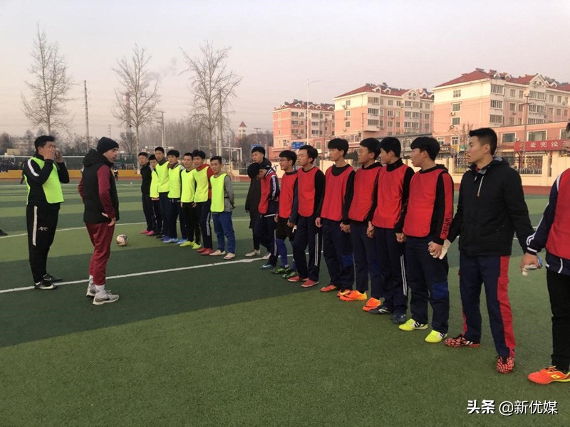 温度虽高但是热情不减,气温很低热情不减