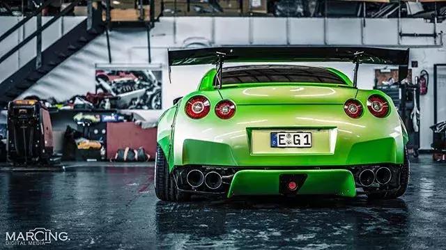 自从坐上了小姐姐的GT-R之后，天天都能体验速度与激情的快感