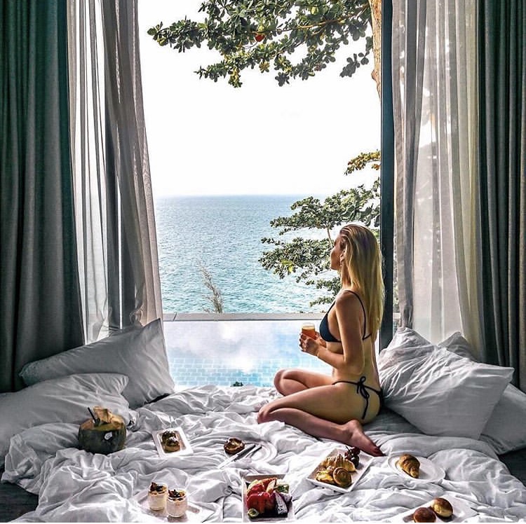 这家藏在普吉岛的酒店，一个网红泳池将美女云集的酒店