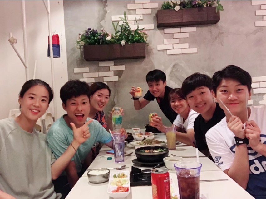 韩国女明星给中国粉丝惊喜,韩国女裁判惊艳全场