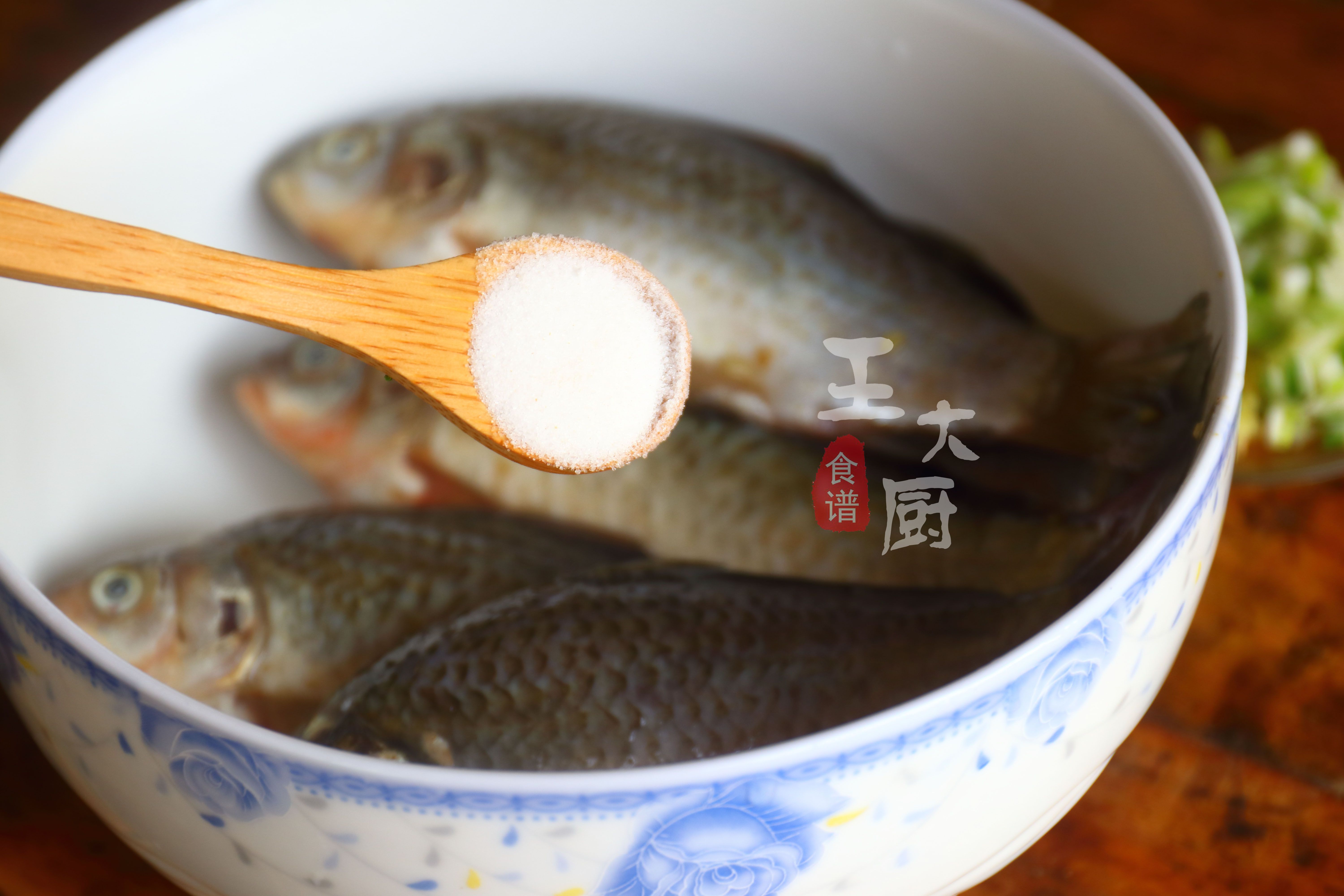 煎鲫鱼最好吃的做法大全家常,怎么煎鲫鱼好吃又简单