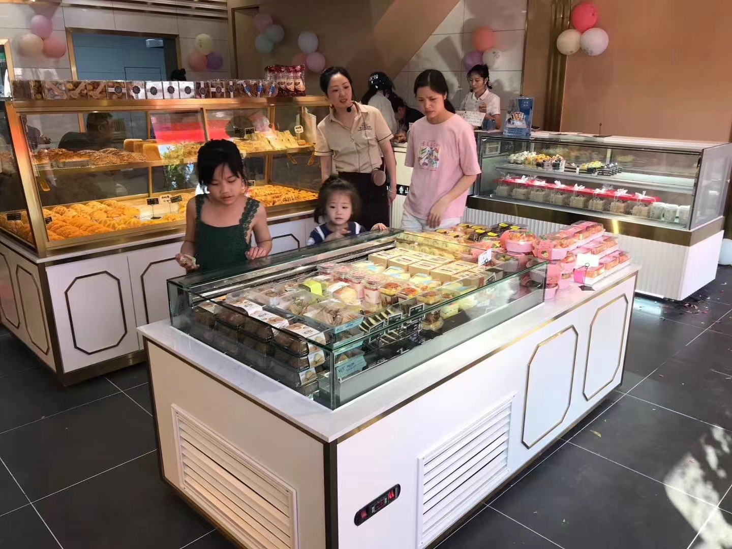 让人目不转睛的面包展示柜,您想拥有吗?