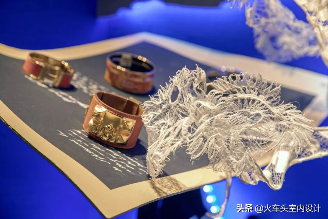 爱马仕2023橱窗设计最新款,爱马仕2022橱窗设计效果图