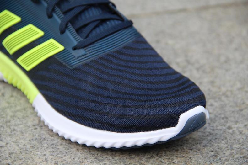 阿迪达斯清风系列跑鞋,夏季跑步阿迪套装