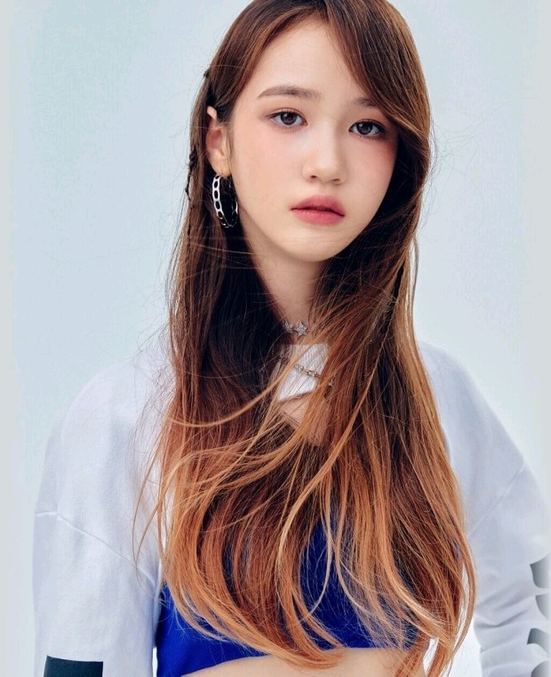 被韩国人说长得像Somi和TWICEMina的南韩新选秀13岁混血练习生