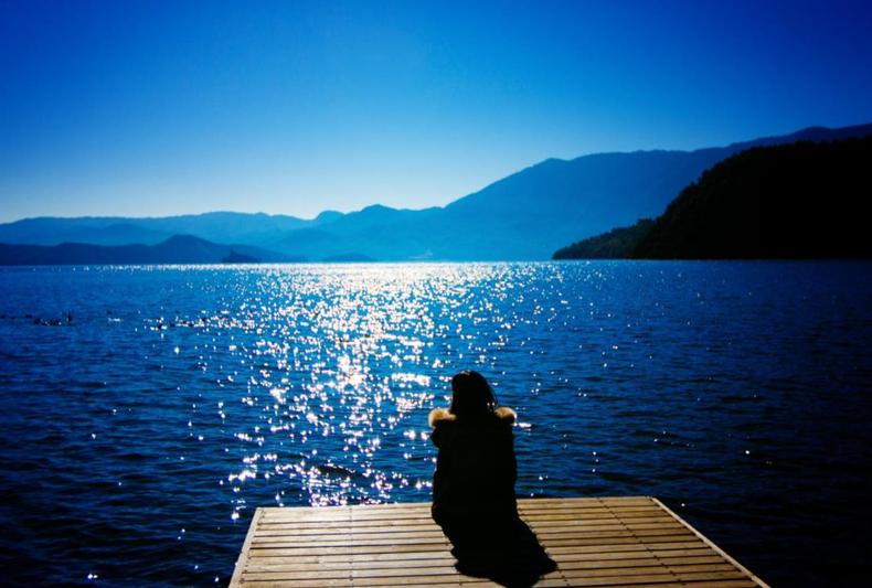 女生的房间凌乱,女孩子的凌乱卧室