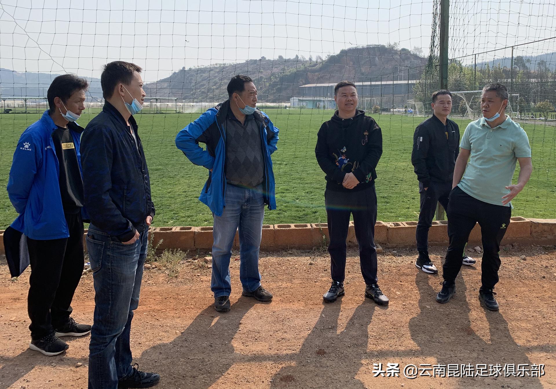 昆明市体育中心足球,昆明领导考察调研