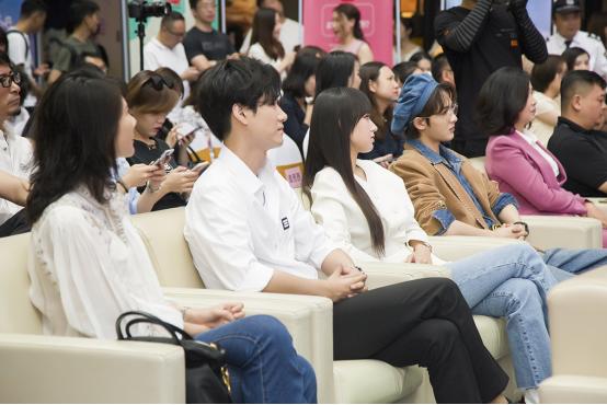 兰希黎直播怎样发对话,兰希黎和兰振是一家吗