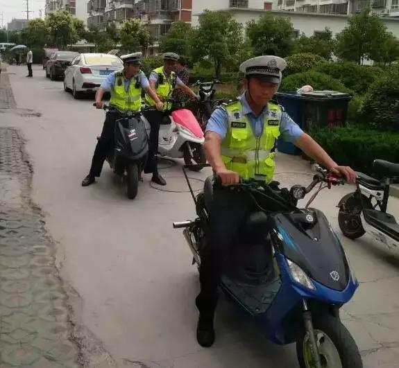 未成年骑改装鬼火交警抓怎么办,扮酷耍帅