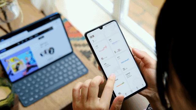 时尚大屏随身健康运动管家——体验荣耀手表ES