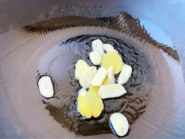 家焖刀鱼，海边人家常做法，肉嫩味鲜还不腥，方法很简单