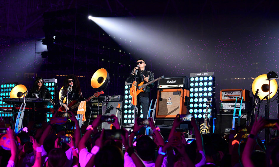 马云退休后平易近人的着装 (马云年轻时期穿搭)