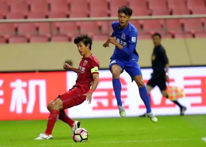 鍗楀厖瓒崇悆涓婚閰掑惂,涓秴灏戝勾