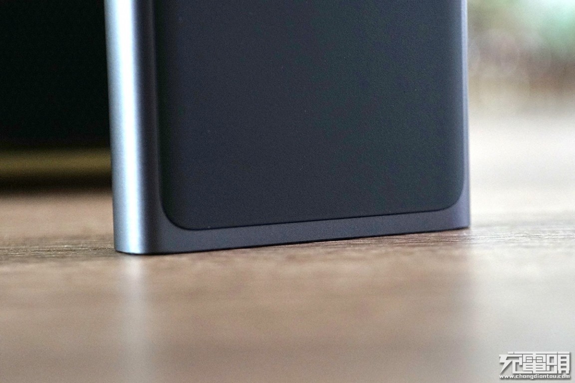 小米移动电源318w快充评测,小米plm11zm无线充电宝拆机