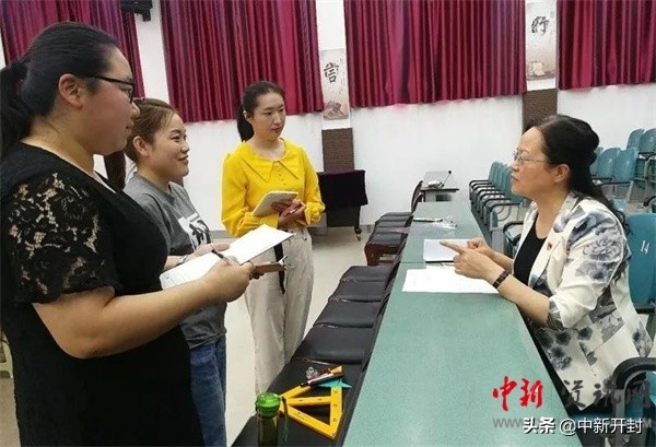 芳林新叶茂教学竟相长——县街小学开展青年教师汇报课展示活动