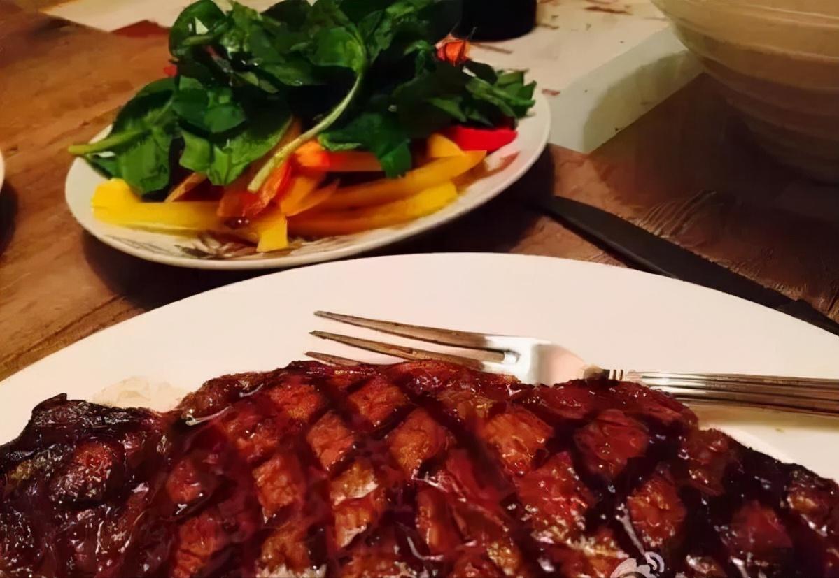 最近瘦出排骨胸的女明星,瘦出排骨胸的女星