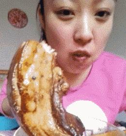 猝不及防一字马搞笑动图,搞笑gif倒立外加一字马