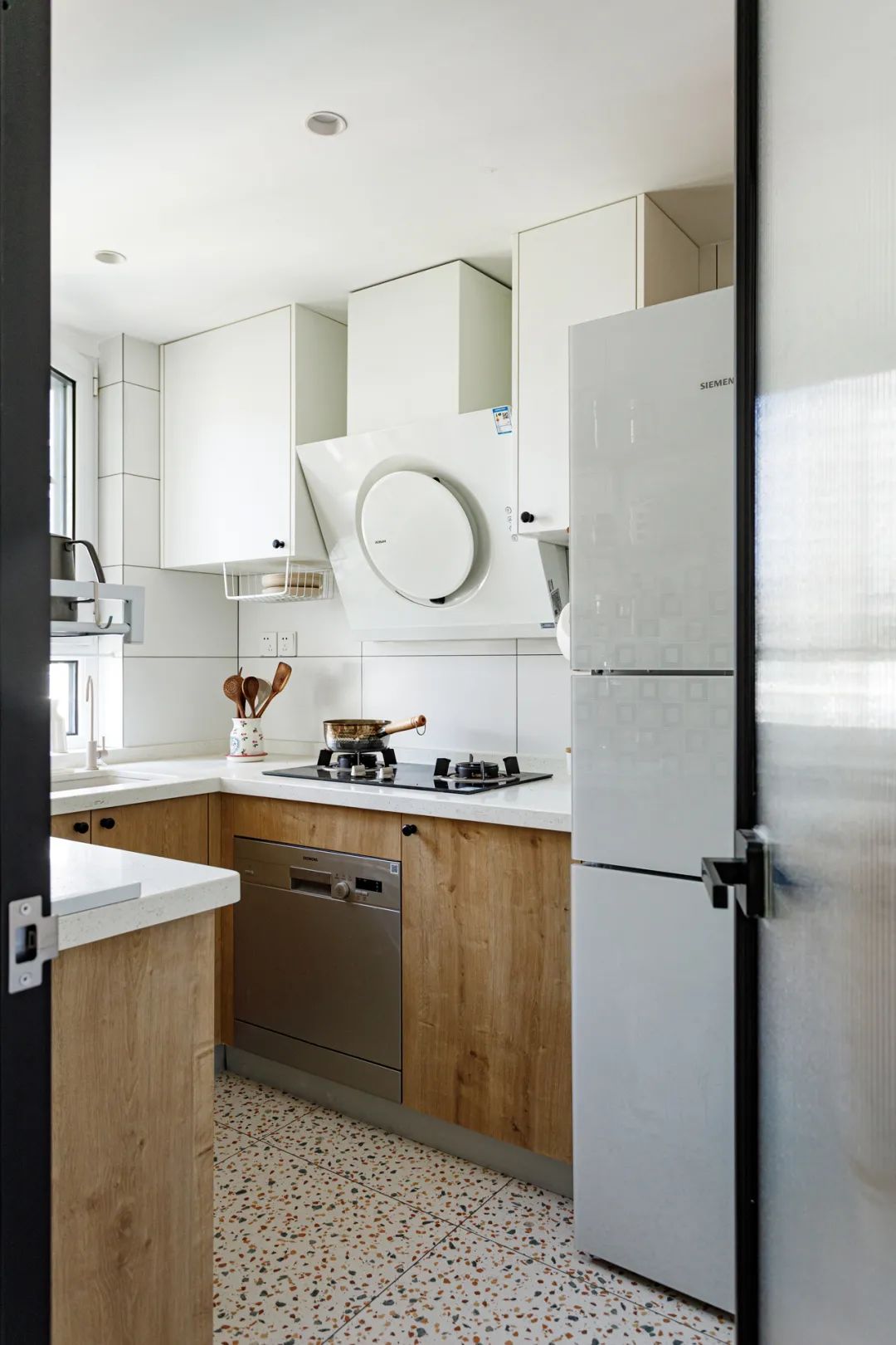 夫妻花13万装修两居室,北京小夫妻67平米两房