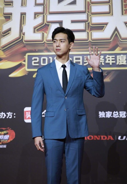 直长发刘海2020流行发型,头发2020流行发型刘海