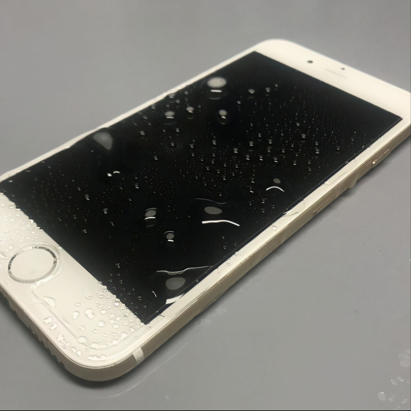 手机用了2年就卡了是不是要坏了,手机无卡一般用几年