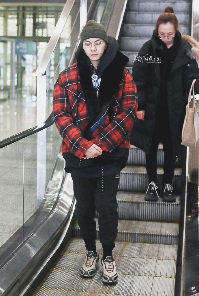 陈伟霆短发穿衣搭配,陈伟霆潮流装扮轻松打造型男风格